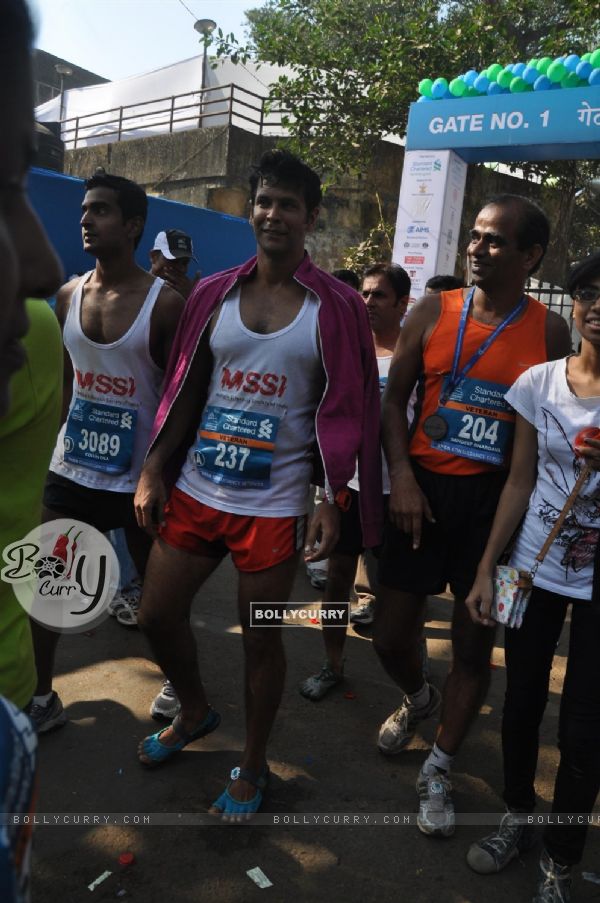 Milind Soman at Standard Chartered Mumbai Marathon 2012 in Mumbai
