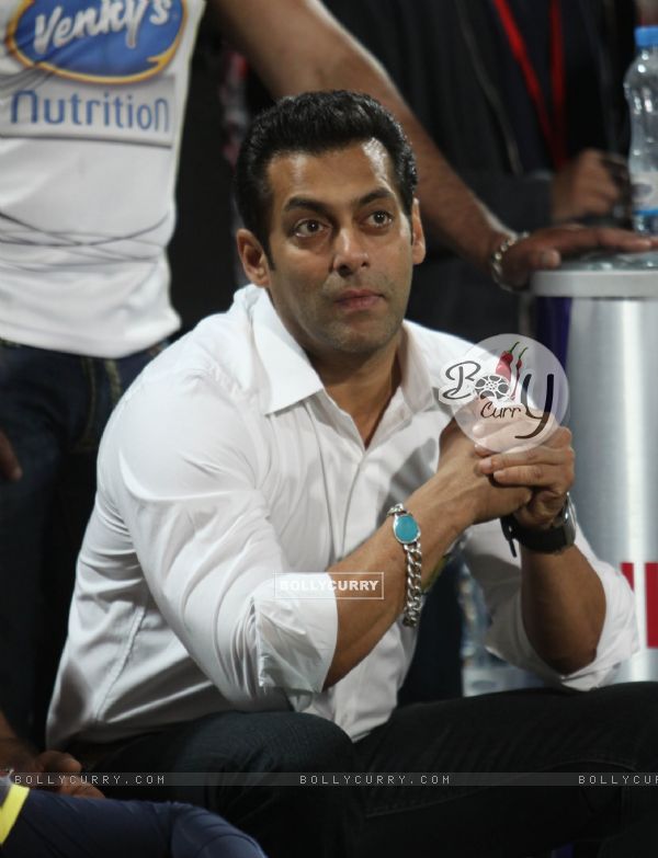 Salman Khan at CCL 2 opening ceremony in Dubai