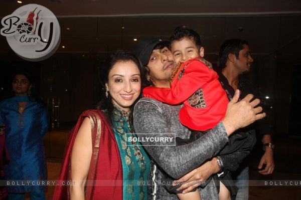 Nevaan Niigam with Sonu Niigam & his Mom at India Kids Fashion Week 2012 Grand Finale in Mumbai