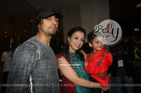 Nevaan Niigam with Sonu Niigam & his Mom at India Kids Fashion Week 2012 Grand Finale in Mumbai