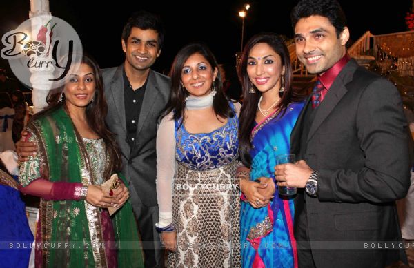 Munisha, Poonam & Manish Goel, Mouli and Mazher grace Deepshikha and Kaishav Arora wedding reception