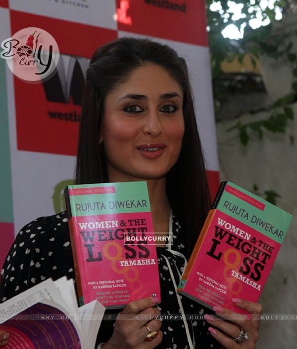 Kareena Kapoor unveiling the book of 'Women & The Weight Loss Tamasha' written by Rujuta Diwekar