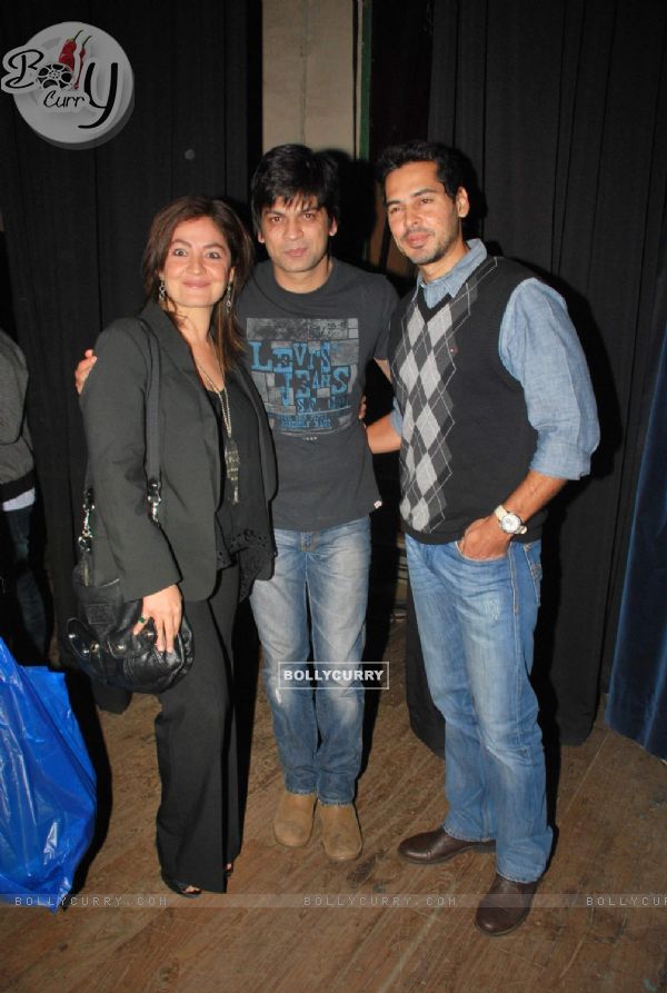 Dino Morea with Pooja Bhatt at The Salute play, at Tejapal Hall
