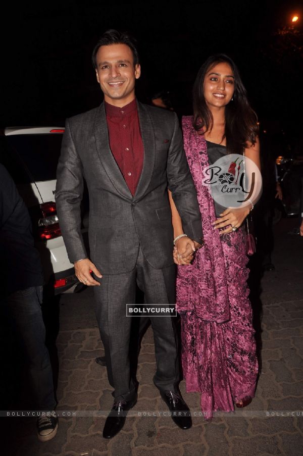 Vivek Oberoi with wife at Sanjay Dutt's bash for Agneepath