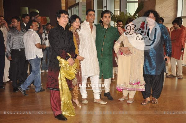 Akshay Kumar, Karan Johar, Hiroo Johar, Sajid Khan, Sajid Nadiadwala grace Ritesh & Genelia wedding