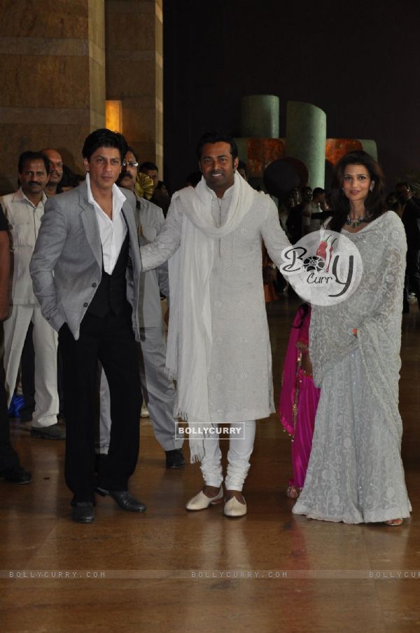 Shah Rukh Khan grace Ritesh Deshmukh & Genelia Dsouza wedding bash in Mumbai