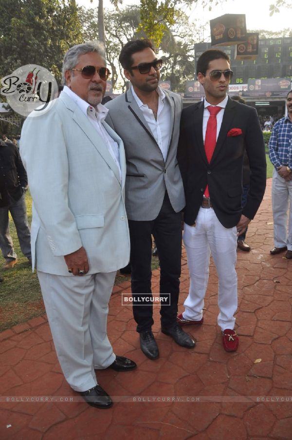 Vijay Mallya, Abhay Deol and Siddharth Mallya at Mcdowell Signature Derby day 1 in RWITC