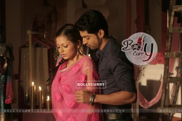 Gurmeet Chaudary as Maan and Drashti Dhami as Geet