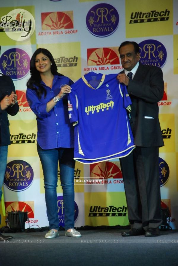 Shilpa Shetty and Rahul Dravid during the unveiling of the Rajasthan Royals Jersey at JW Marriott Hotel in Mumbai