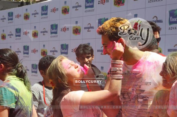 Nandish Sandhu with Rashmi Desai Sandhu at Zoom Holi Basholi bash