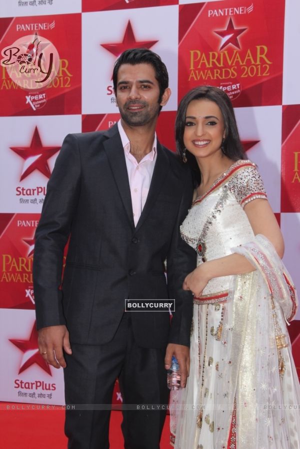 Sanaya Irani and Barun Sobti at STAR Parivaar Awards Red Carpet