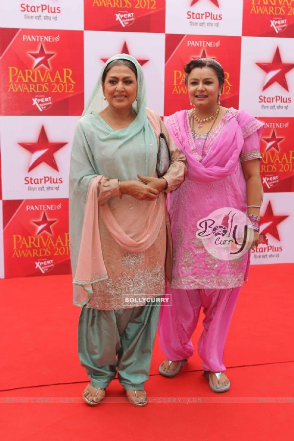 Anju Mahendroo and Divyajyotee Sharma at STAR Parivaar Awards Red Carpet