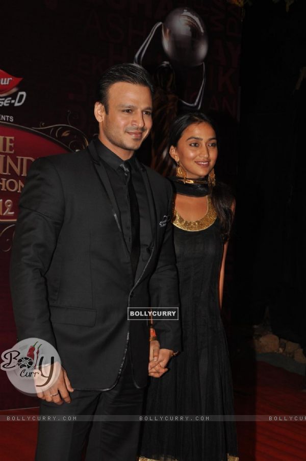 Vivek Oberoi with wife Priyanka Alva at Global Indian Film & TV Honours Awards 2012
