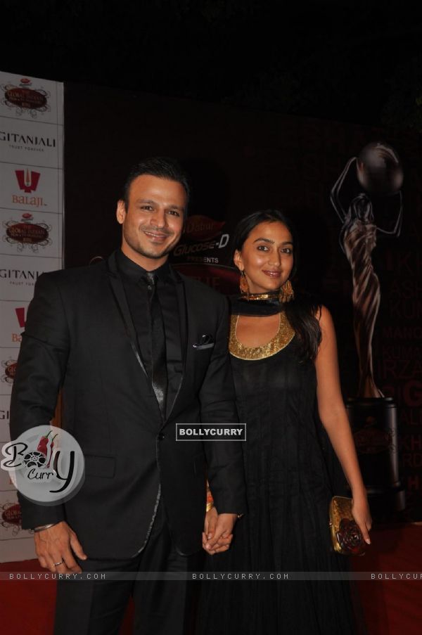 Vivek Oberoi with wife Priyanka Alva at Global Indian Film & TV Honours Awards 2012