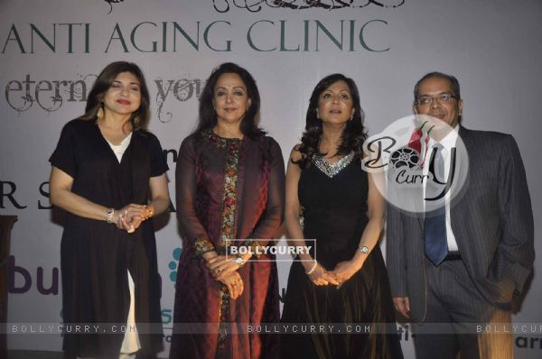 Hema Malini at anti aeging clinic launch by Sunita Banerjee, JW Marrriott. .