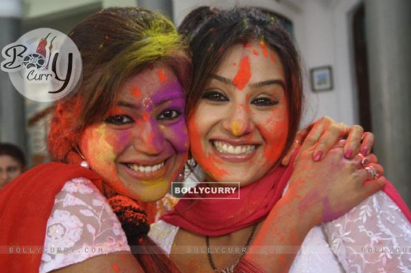 Debina Bonnerjee and Shilpa Shinde on the sets of Chidiya Ghar
