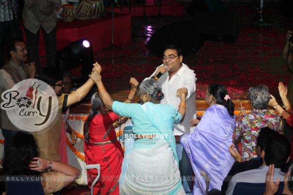 Vinod Khanna at Dr Batra concert held at YB Chavan. .