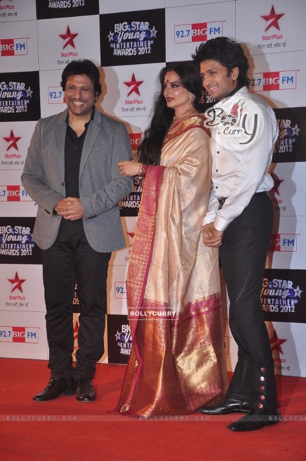 Govinda, Rekha and Ritesh Deshmukh at the Red Carpet of the Big Star Young Entertainers Awards