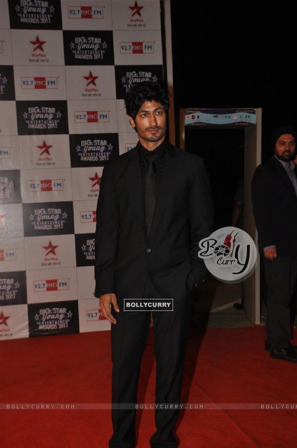 Vidyut Jamwal at BIG STAR Young Entertainer Awards 2012
