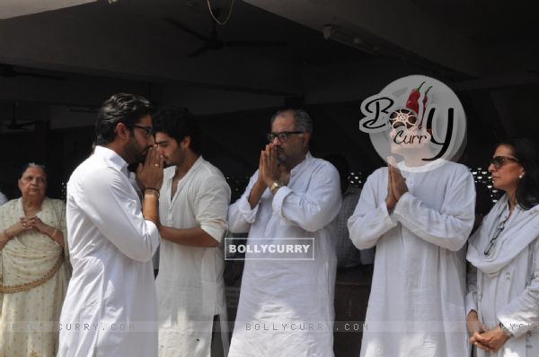 Boney Kapoor, Anil Kapoor and Abhishek Bachchan at Mona Kapoor's funeral at Pawan Hans