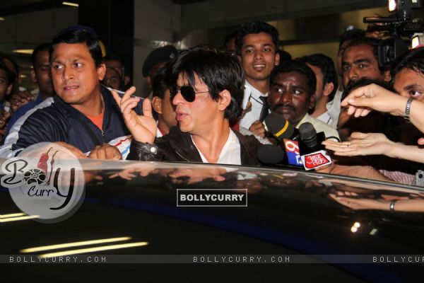 Shahrukh Khan arrived at Mumbai airport from London