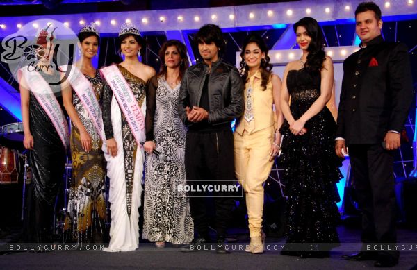 Miss India winners, Bina Aziz, Sonu Nigam, Lucky Morani, Ankita Shorey and Susheel Sharma at Gitanjali Le Club Musique Presents An Evening With Sonu Nigam