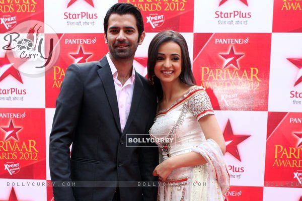 Sanaya Irani and Barun Sobti at Star Parivaar Awards 2012