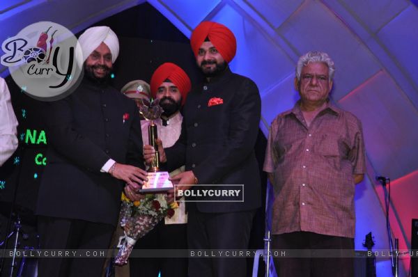 Charan Singh Sapra, Navjot Singh Sidhu and Om Puri at Punjabi Icon Awards