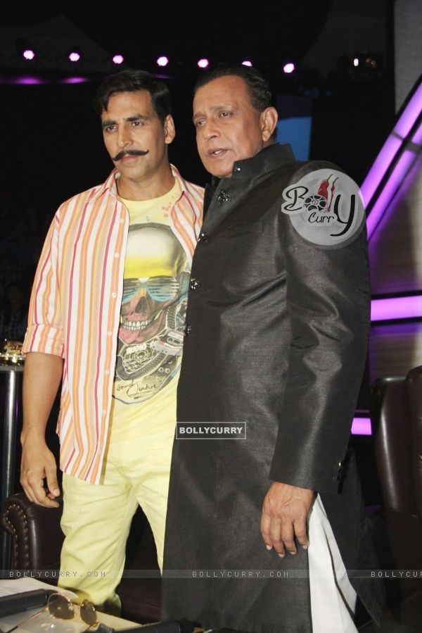 Akshay Kumar promotes Rowdy Rathore on Dance India Dance Season 3 sets at Famous Studios in Mahalaxmi, Mumbai