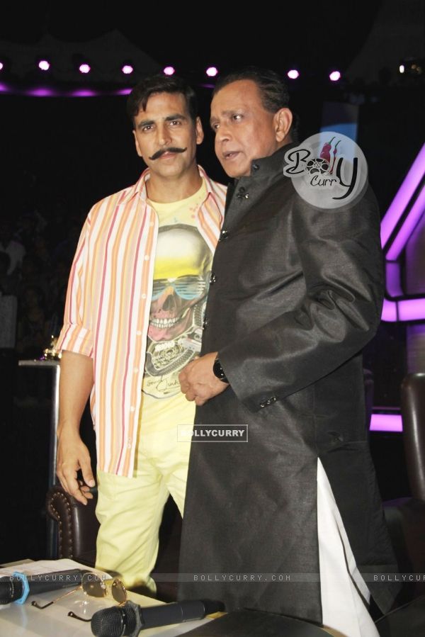 Akshay Kumar promotes Rowdy Rathore on Dance India Dance Season 3 sets at Famous Studios in Mahalaxmi, Mumbai