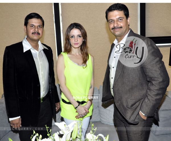 Gopal thakur ,Sussanne Roshan and Hasmukh Thakur at launch of Monarch Universal corporate office