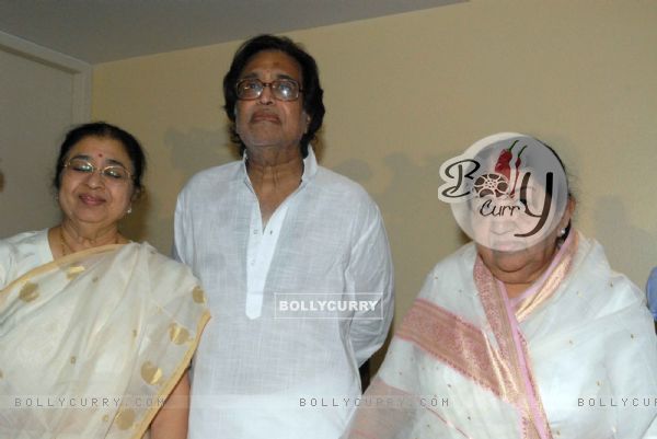 Mangeshkar family in press conference at their residence Prabhu Kunj for master Dinanath awards announcement. .