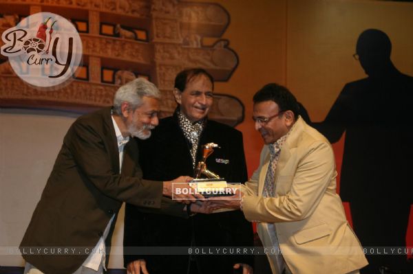 Shakeel Saifi and Anu Kapoor at Dadasaheb Ambedkar Awards