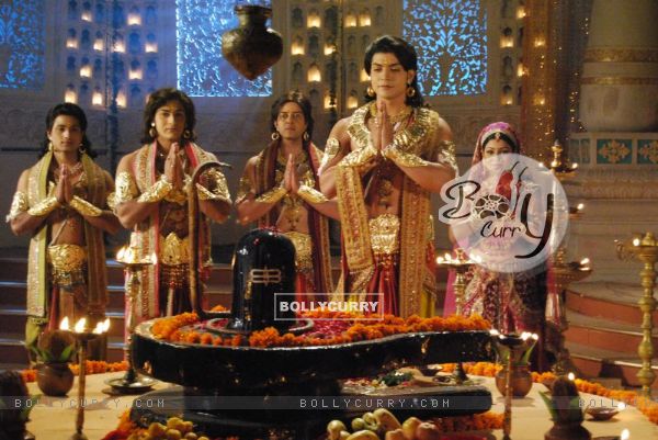 Gurmeet Choudhary and Debina Bonnerjee as Shri Ram and Devi Sita in Sagar Arts' Ramayan