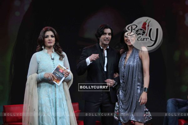 Sushmita Sen, Zayed Khan and Raveena Tandon on the sets of Isi Ka Naam Zindagi