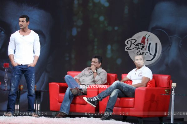 Sonu Sood, Sanjay Gupta & John Abraham on the set of Isi Ka Naam Zindagi