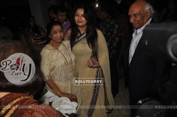 Poonam Dhillon, Asha Bhosle and Yash Chopra at Poonam Dhillon' Birthday Bash