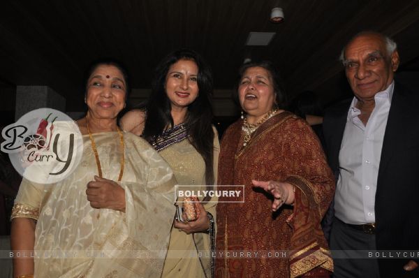 Poonam Dhillon, Asha Bhosle, Pamela Chopra and Yash Chopra at Poonam Dhillon' Birthday Bash