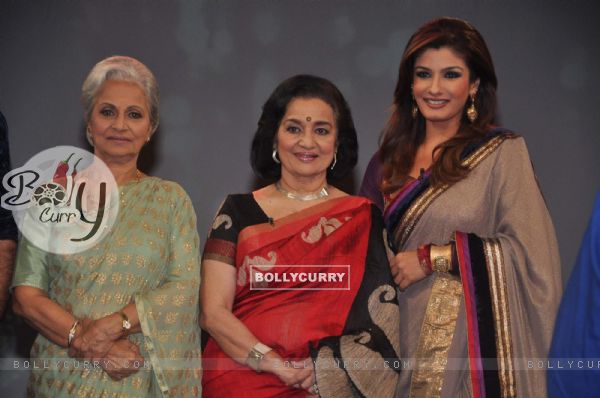 Waheeda Rehman, Asha Parekh and Raveena Tandon at NDTV chat show Isi Ka Naam Zindagi