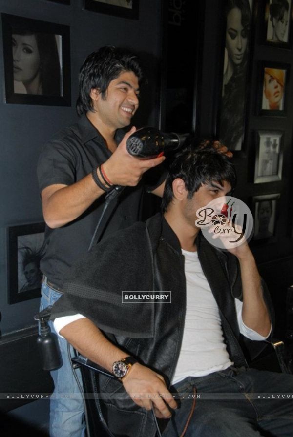 Sushant Singh Rajput getting a new look at a Saloon