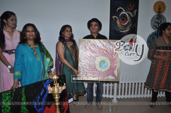 Vinay Pathak inaugurates Art Show by Varsha Vyas & Neeta Pathare at Nehru Centre in Worli, Mumbai
