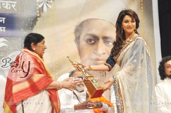 Madhuri Dixit Nene and Lata Mangeshkar at Master Dinanath Mangeshkar Awards 2012