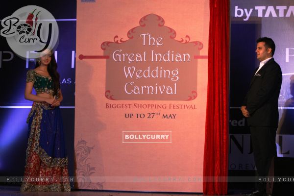 Shazahn Padamsee showcases the Great Indian Wedding Carnival alond with Susheel Sharma at the Gitanjali Fashion Show