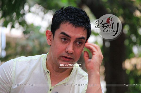 Aamir Khan holds press meet regarding his TV show Satyamev Jayate at his house on sunday