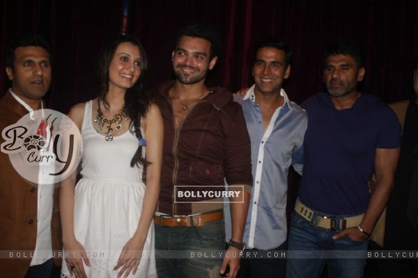 Shawn Arranha, Vaishali Desai, Mimoh, Akshay & Sunil at Film Tukkaa Fitt first look launch