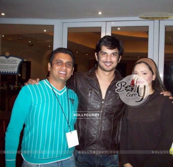 Ankita Lokhande, Sushant Singh Rajput With Event Manager At South Africa Concert