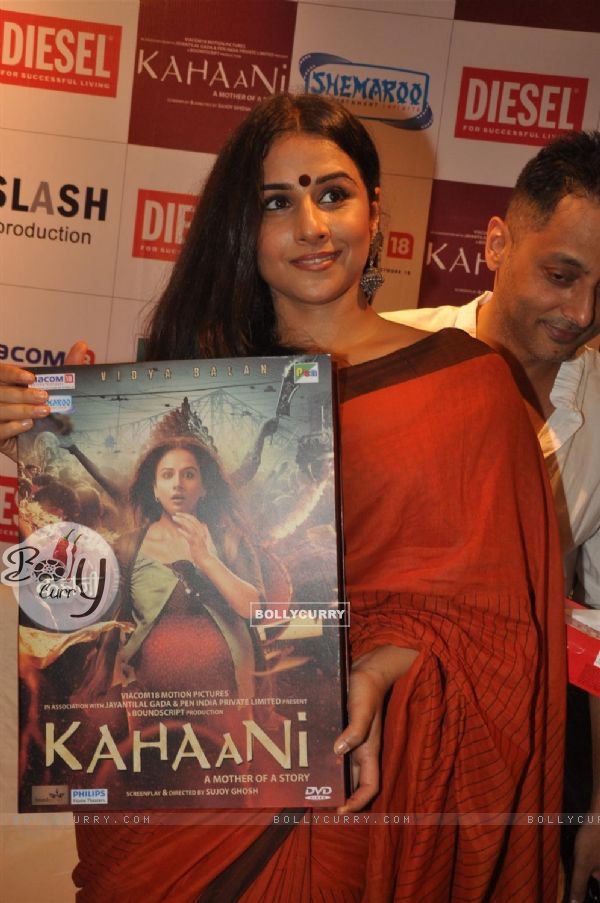 Vidya Balan unveils Kahaani DVD (198518)