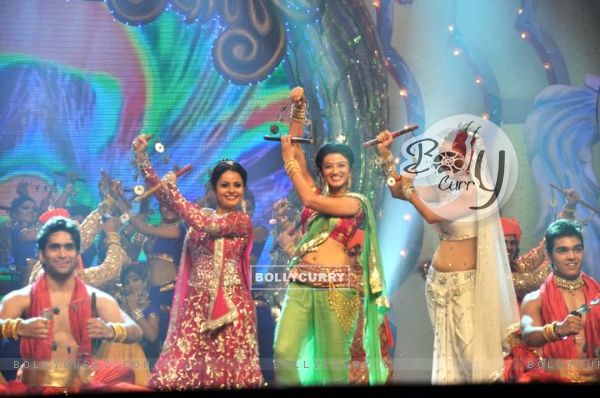 Ankita Lokhande, Suhasi Dhami and Binny Sharma Performing At Gold Awards