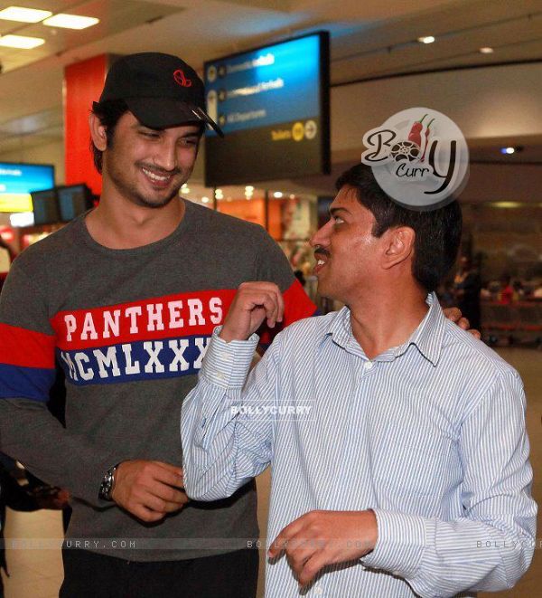 Sushant Singh Rajput With Event Manager At South Africa Airport