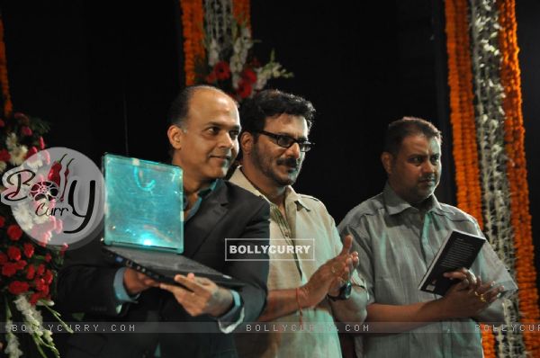 Ashutosh Gowarikar, Milind Gunaji at Javed Akhtar's first book Tarkash launch